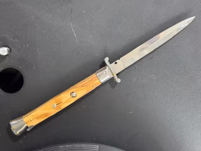 Vystřelovací Nůž Beltrame Swinguard Olive Wood 28 cm