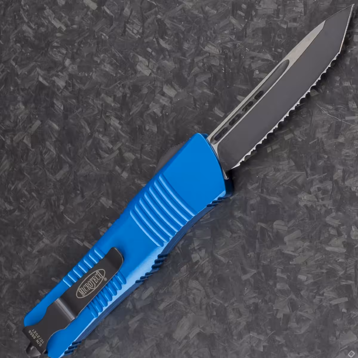 _140-3BL_Microtech_Blue_Troodon_TE_Black_Full_Serrated_-_Front