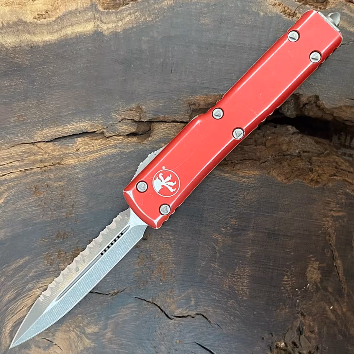 Microtech-147-12DRD-UTX70-DE-Distressed-Red-Apoclayptic-Full-Serrated