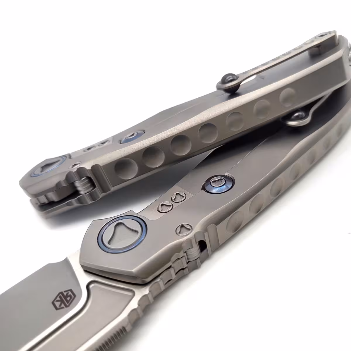 Microtech-Anax-Titanium-Blue-Carbon-190C-7CFITI
